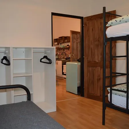 Apartman 11 סלאני