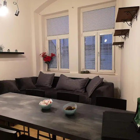 דירה Apartman 11 סלאני
